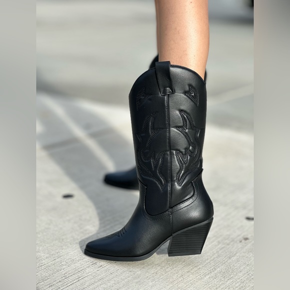 Black cowboy boots - Picture 4 of 9